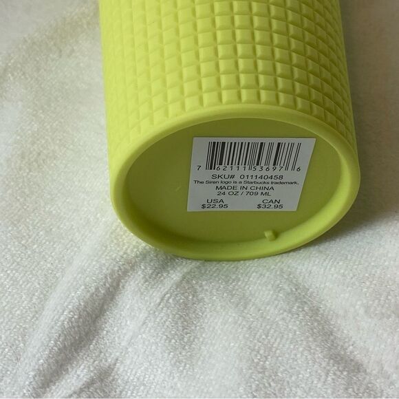 Starbucks New With Tags Matt Yellow Soft Touch Grid 24oz Tumbler - Picture 4 of 4